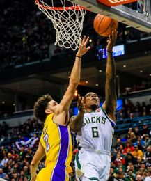 Lonzo Ball se convierte en el jugador más joven en conseguir un triple doble Lonzo Ball se convierte en el jugador más joven en conseguir un triple doble