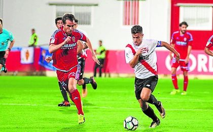 El capitán Curro podría ser una de las soluciones para el ataque y actuar como falso nueve. El capitán Curro podría ser una de las soluciones para el ataque y actuar como falso nueve.