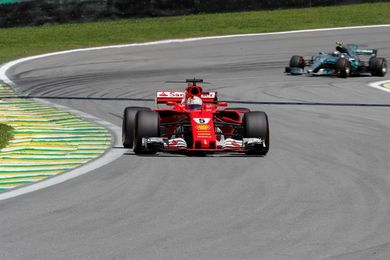 Vettel bate a Bottas en Interlagos y acaricia el subcampeonato Vettel bate a Bottas en Interlagos y acaricia el subcampeonato