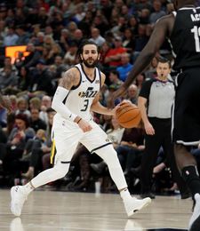 98-109. Towns y Butler fueron demasiado para los diezmados Jazz; Rubio, 3 puntos 98-109. Towns y Butler fueron demasiado para los diezmados Jazz; Rubio, 3 puntos