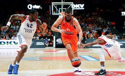 Dubljevic descarta acudir a convocatoria con Montenegro y jugará con Valencia Dubljevic descarta acudir a convocatoria con Montenegro y jugará con Valencia