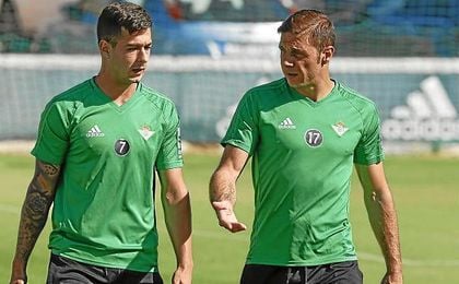 Sergio León y Joaquín son dos de los jugadores béticos más temidos por el Eibar. Sergio León y Joaquín son dos de los jugadores béticos más temidos por el Eibar.