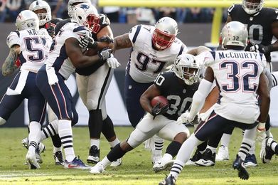 8-33. Tom Brady y los Patriots aplastan a Raiders en el Azteca 8-33. Tom Brady y los Patriots aplastan a Raiders en el Azteca