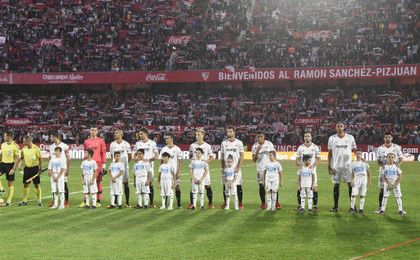 El Sevilla y La Caixa llevan a niños en riesgo de exclusión al partido ante el Celta El Sevilla y La Caixa llevan a niños en riesgo de exclusión al partido ante el Celta