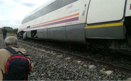 Ascienden a 21 los heridos, uno grave, tras descarrilar un tren entre El Sorbito y Arahal Ascienden a 21 los heridos, uno grave, tras descarrilar un tren entre El Sorbito y Arahal