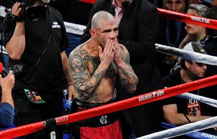 Miguel Cotto se ve sorprendido por Sadam Ali y pierde título en despedida Miguel Cotto se ve sorprendido por Sadam Ali y pierde título en despedida