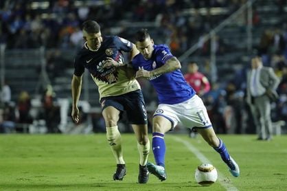 El español Edgar Méndez es suspendido seis partidos por escupir a rival El español Edgar Méndez es suspendido seis partidos por escupir a rival
