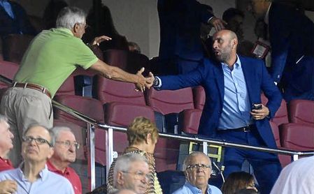 Monchi, en su visita al Sánchez-Pizjuán en el Trofeo Antonio Puerta con la Roma. Monchi, en su visita al Sánchez-Pizjuán en el Trofeo Antonio Puerta con la Roma.