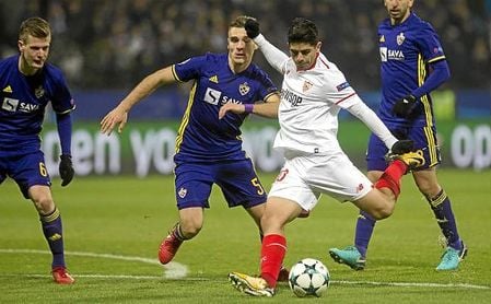 Banega, uno de los artífices de que el Sevilla mantenga tanto el esférico en sus pies y complete tantos pases. Banega, uno de los artífices de que el Sevilla mantenga tanto el esférico en sus pies y complete tantos pases.