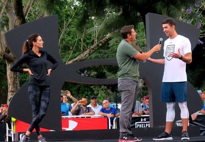 Michael Phelps se exhibe durante un entrenamiento en una visita a Buenos Aires Michael Phelps se exhibe durante un entrenamiento en una visita a Buenos Aires