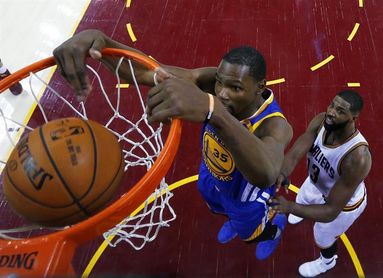 98-102. Ante los Pistons, Durant logra un doble-doble y los Warriors amplían su racha triunfal 98-102. Ante los Pistons, Durant logra un doble-doble y los Warriors amplían su racha triunfal