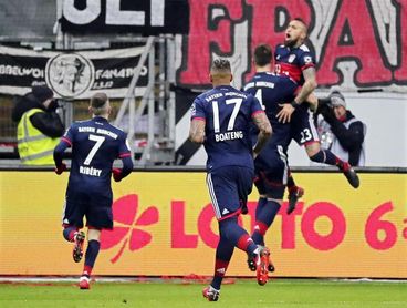 El Bayern ganó en Fráncfort con gol de Vidal y es campeón de otoño El Bayern ganó en Fráncfort con gol de Vidal y es campeón de otoño