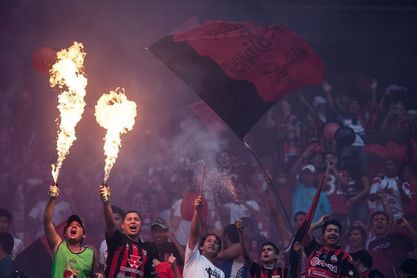 Salazar se agiganta en los penaltis y el Lara alza el título del torneo Clausura de fútbol en Venezuela Salazar se agiganta en los penaltis y el Lara alza el título del torneo Clausura de fútbol en Venezuela