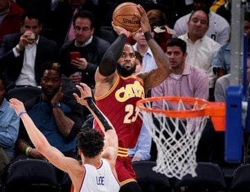 105-98. James consigue un triple-doble en la victoria de los Cavaliers sobre los Sixers 105-98. James consigue un triple-doble en la victoria de los Cavaliers sobre los Sixers