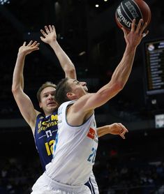 87-85. Dos triples de Thompkins dan la vida y la victoria al Madrid 87-85. Dos triples de Thompkins dan la vida y la victoria al Madrid