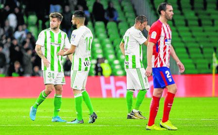 Aitor, con Boudebouz. Aitor, con Boudebouz.