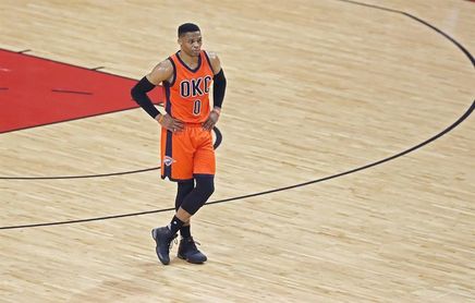 117-119. Westbrook logra triple-doble para los Thunder 117-119. Westbrook logra triple-doble para los Thunder