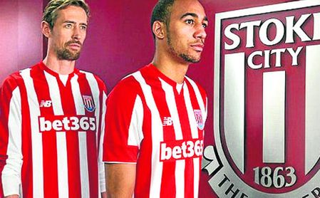 Crouch no entiende cómo a Nzonzi "no lo ficharon Arsenal o Liverpool" Crouch no entiende cómo a Nzonzi "no lo ficharon Arsenal o Liverpool"