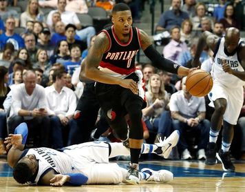 Gritan a Lillard insultos homofóbicos Gritan a Lillard insultos homofóbicos