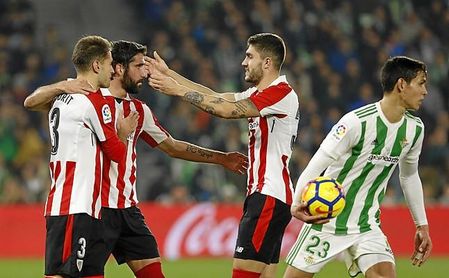 Raúl García transformó el penalti que le señalaron en una extraña acción a Amat. Raúl García transformó el penalti que le señalaron en una extraña acción a Amat.