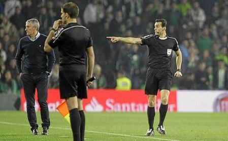 Martínez Munuera expulsó a Eder Sarabia y a Setién en el partido ante el Athletic. Martínez Munuera expulsó a Eder Sarabia y a Setién en el partido ante el Athletic.