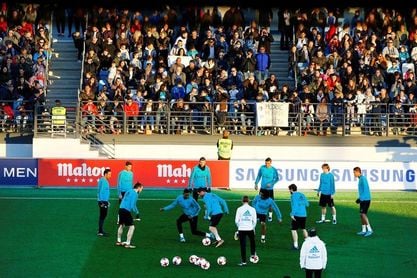 El Real Madrid se da un baño de multitudes tras las vacaciones navideñas El Real Madrid se da un baño de multitudes tras las vacaciones navideñas