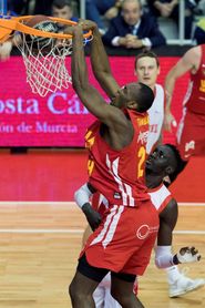 78-67. El Baskonia ve truncada su racha ante un inteligente UCAM 78-67. El Baskonia ve truncada su racha ante un inteligente UCAM