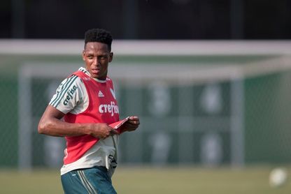 El colombiano Mina sigue sin entrenar con Palmeiras y espera la decisión del Barça El colombiano Mina sigue sin entrenar con Palmeiras y espera la decisión del Barça
