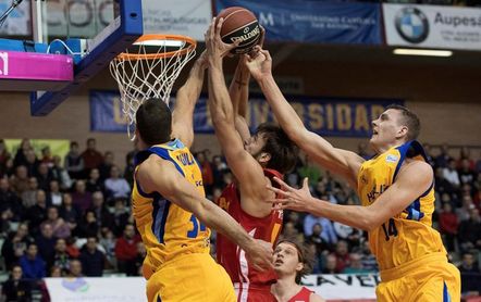 84-78 El UCAM despierta a tiempo 84-78 El UCAM despierta a tiempo