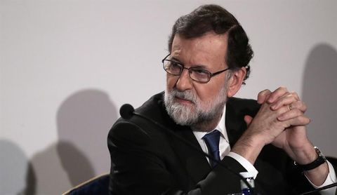 Rajoy ve una "broma" que España no pueda jugar el Mundial por el caso Villar Rajoy ve una "broma" que España no pueda jugar el Mundial por el caso Villar