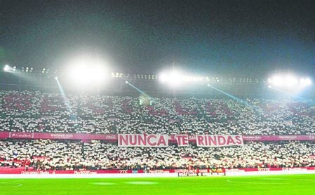 El Sánchez-Pizjuán llevó en volandas al Sevilla en Copa frente al Atlético de Madrid. El Sánchez-Pizjuán llevó en volandas al Sevilla en Copa frente al Atlético de Madrid.