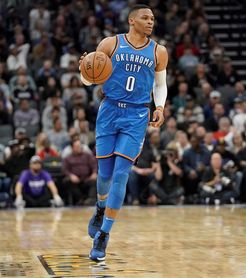 Westbrook no será sancionado por empujar a un aficionado Westbrook no será sancionado por empujar a un aficionado