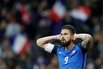 Giroud: "El Sevilla se interesó en mí" Giroud: "El Sevilla se interesó en mí"
