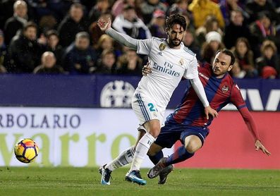 Pazzini: "No me esperaba tanto calor de la gente del Levante" Pazzini: "No me esperaba tanto calor de la gente del Levante"