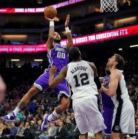 81-129. Aldridge logra un doble-doble y Spurs humillan a Suns 81-129. Aldridge logra un doble-doble y Spurs humillan a Suns