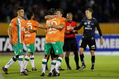 Argentinos y uruguayos comienzan el pulso por una plaza en la fase de grupos Argentinos y uruguayos comienzan el pulso por una plaza en la fase de grupos