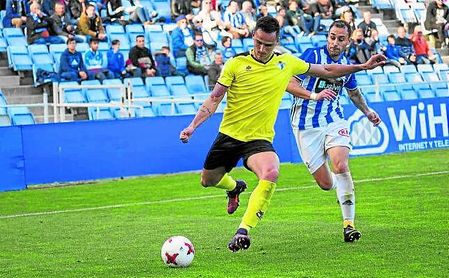 Pese a adelantarse en el marcador, el Écija se vino de vacío del Nuevo Colombino de Huelva. Pese a adelantarse en el marcador, el Écija se vino de vacío del Nuevo Colombino de Huelva.