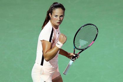 Kasatkina aparta de la final a Muguruza, que tuvo tres bolas de partido Kasatkina aparta de la final a Muguruza, que tuvo tres bolas de partido