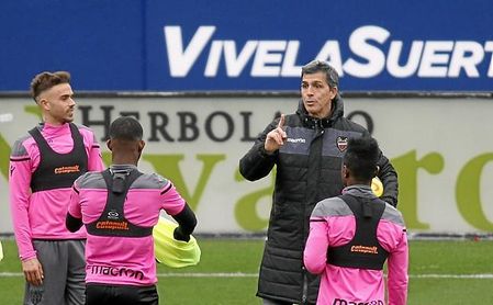 Muñiz podría jugarse el puesto ante el Betis. Muñiz podría jugarse el puesto ante el Betis.