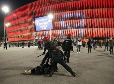 La UEFA incluye al ertzaina fallecido en Bilbao entre los homenajeados en el Congreso La UEFA incluye al ertzaina fallecido en Bilbao entre los homenajeados en el Congreso