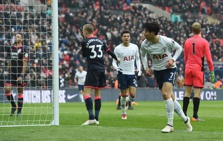 Liverpool y Tottenham se asientan en ´Champions´ y meten presión al Chelsea Liverpool y Tottenham se asientan en ´Champions´ y meten presión al Chelsea