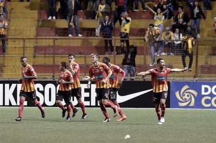 Herediano cede terreno tras empatar ante Alajuelense Herediano cede terreno tras empatar ante Alajuelense
