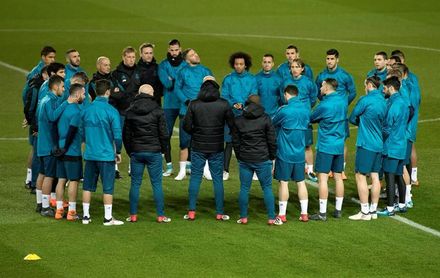 Kroos y Modric se ejercitan en el Parque de los Príncipes Kroos y Modric se ejercitan en el Parque de los Príncipes