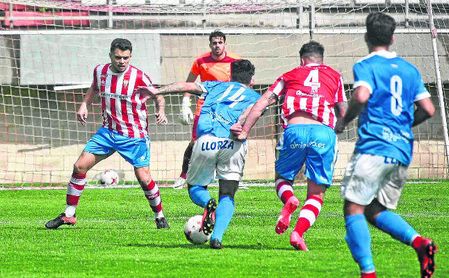 En la imagen, un lance del pasado Algeciras-Castilleja, encuentro que acabó con derrota aljarafeña por 4-0. En la imagen, un lance del pasado Algeciras-Castilleja, encuentro que acabó con derrota aljarafeña por 4-0.