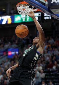 120-112. Antetokounmpo enciende el último cuarto en triunfo de Bucks 120-112. Antetokounmpo enciende el último cuarto en triunfo de Bucks
