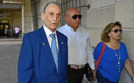 Manuel Ruiz de Lopera, en una de sus visitas a los juzgados durante el juicio. Manuel Ruiz de Lopera, en una de sus visitas a los juzgados durante el juicio.