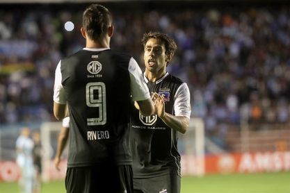 1-1. Bolívar y Colo Colo empatan en un deslucido encuentro en La Paz 1-1. Bolívar y Colo Colo empatan en un deslucido encuentro en La Paz