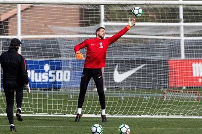 Simeone convoca a tres porteros, pendiente de Oblak Simeone convoca a tres porteros, pendiente de Oblak