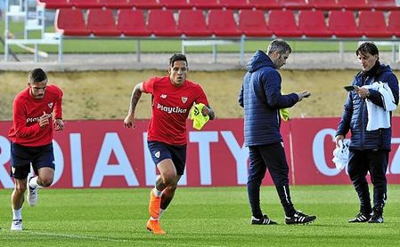 Arana sólo piensa en jugar lo máximo posible en el Sevilla. Arana sólo piensa en jugar lo máximo posible en el Sevilla.