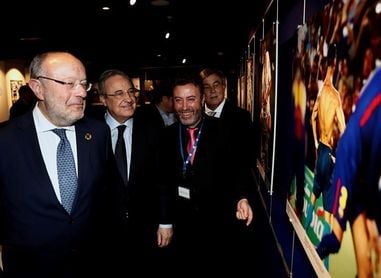 "Ronaldo, el Menino de oro", muestra gráfica sobre CR7 abierta en el museo EFE "Ronaldo, el Menino de oro", muestra gráfica sobre CR7 abierta en el museo EFE